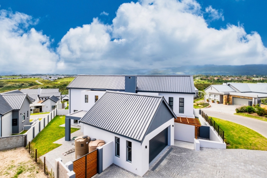 4 Bedroom Property for Sale in Kingswood Golf Estate Western Cape